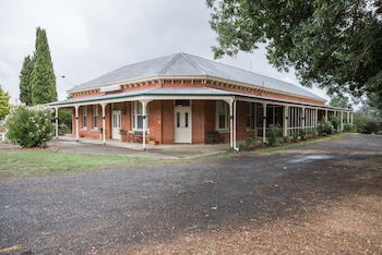 Lancefield Guesthouse - New Castle Tourism 1