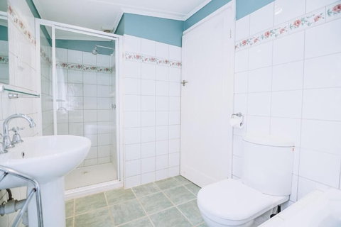 Warburton Lodge - New Castle Tourism 1