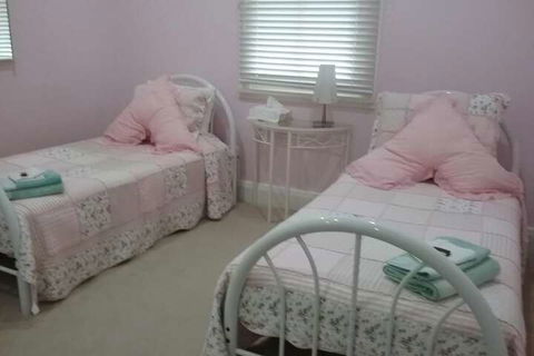 Langley Cottage B & B - New Castle Tourism 3