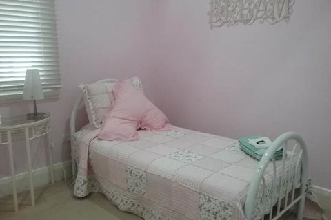Langley Cottage B & B - New Castle Tourism 1