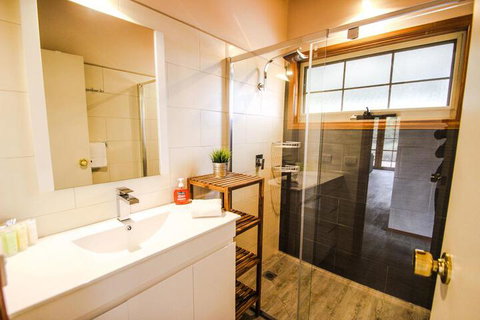 Halinka Lodge - Newcastle Accommodation 3