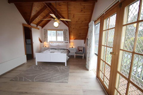 Halinka Lodge - Newcastle Accommodation 4