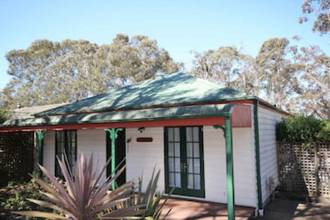 Lily May Cottage - New Castle Tourism 0