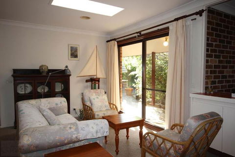 Rosella Retreat - New Castle Tourism 3