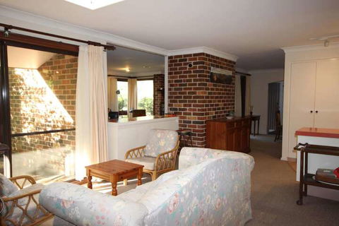Rosella Retreat - New Castle Tourism 1