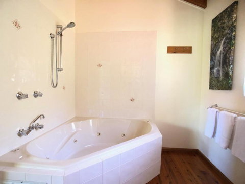 Pencil Creek Cottages - Newcastle Accommodation 2