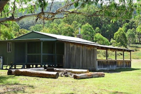 Four Bull Hut - New Castle Tourism 1