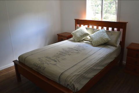 Four Bull Hut - New Castle Tourism 3