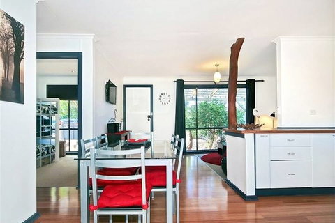 Sea Devine - Newcastle Accommodation 6