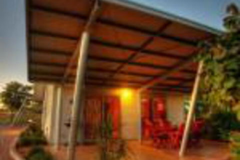Samson Beach Chalets - New Castle Tourism 0