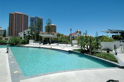 Apartment 4204 - HR Surfers Paradise - New Castle Tourism 3