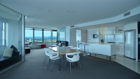 Apartment 4204 - HR Surfers Paradise - New Castle Tourism 6