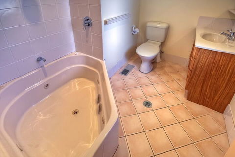Camelot Cottage - New Castle Tourism 3