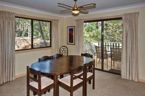 Camelot Cottage - New Castle Tourism 5