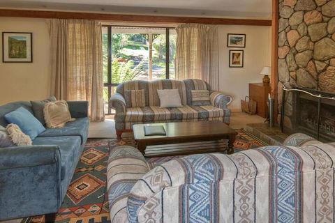 Camelot Cottage - New Castle Tourism 1