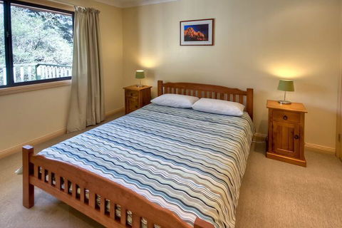 Camelot Cottage - New Castle Tourism 7