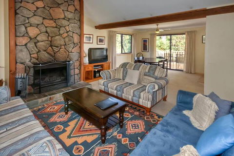 Camelot Cottage - New Castle Tourism 2