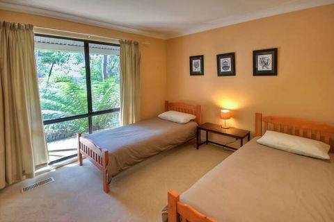 Camelot Cottage - New Castle Tourism 4