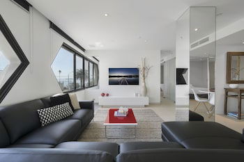 ELAINE, 2BDR St.Kilda Apartment - Newcastle Accommodation 0