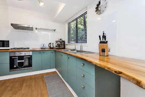 A PERFECT STAY - Mahogany Lodge - New Castle Tourism 4