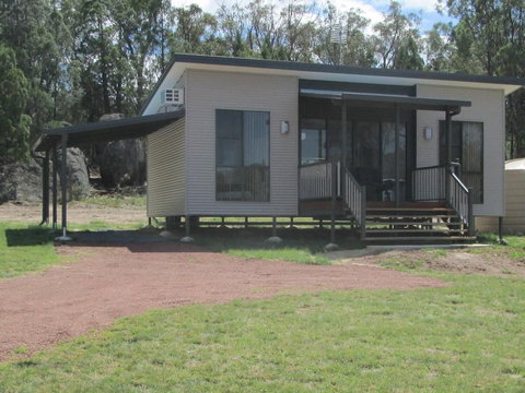 Just Red Wines Vineyard Cabins - New Castle Tourism 1