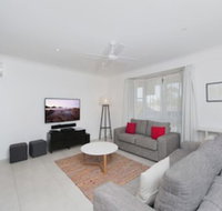 Ronald Avenue 101 Sea Behind The Trees