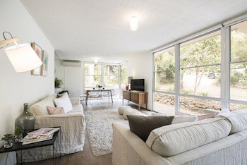 Twiggy At Anglesea - Newcastle Accommodation 1