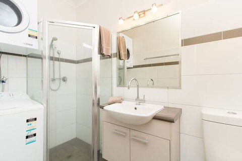 Cable Beach Apartments - Newcastle Accommodation 7