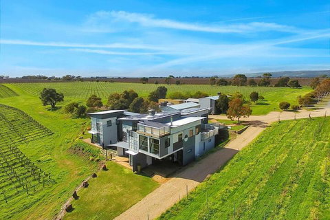 Hotel California Road Inkwell Wines - Newcastle Accommodation 1