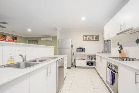 Anaheim Park Oasis - Newcastle Accommodation 5