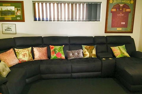 Yandina House - Newcastle Accommodation 5