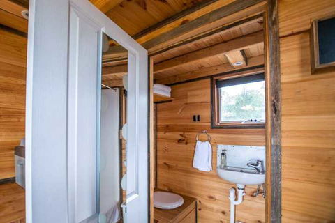Double Oaks Tiny House - New Castle Tourism 5