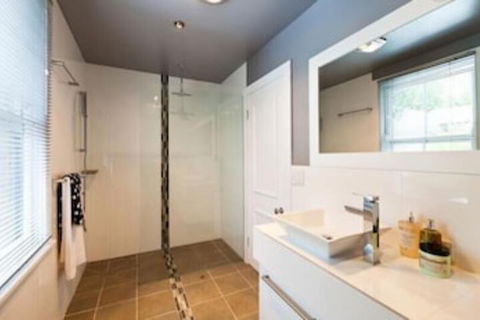Spacious City 2 BR House Fit 6 PP - Newcastle Accommodation 4