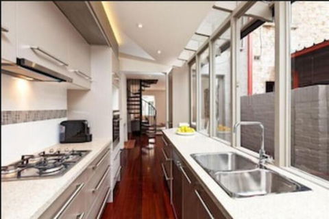 Spacious City 2 BR House Fit 6 PP - Newcastle Accommodation 6