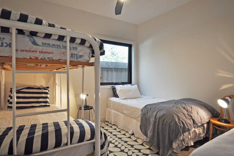 Armstrongs Close TO Beach - New Castle Tourism 5