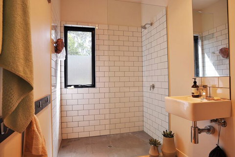 Armstrongs Close TO Beach - New Castle Tourism 1