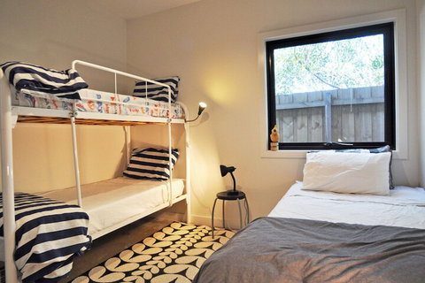 Armstrongs Close TO Beach - New Castle Tourism 4