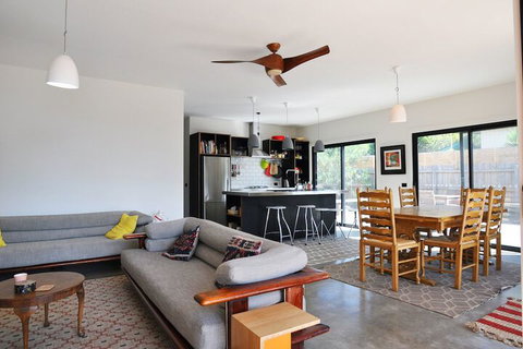 Armstrongs Close TO Beach - New Castle Tourism 3