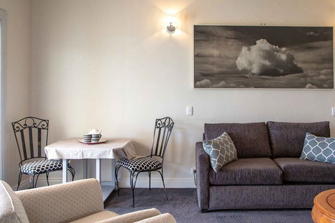 Angaston House - New Castle Tourism 5