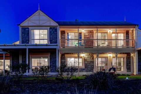 Angaston House - New Castle Tourism 0