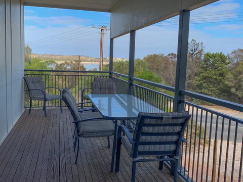 Longbeach House - Newcastle Accommodation 2