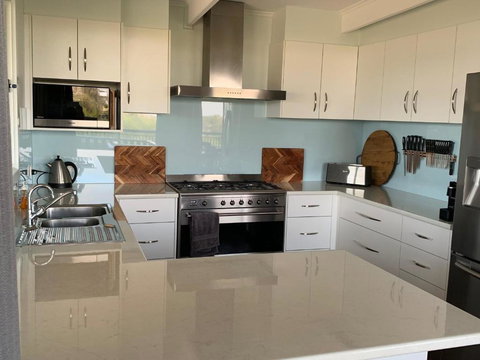 Longbeach House - Newcastle Accommodation 4