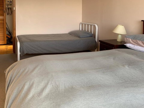 Longbeach House - Newcastle Accommodation 6