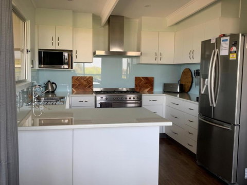 Longbeach House - Newcastle Accommodation 1