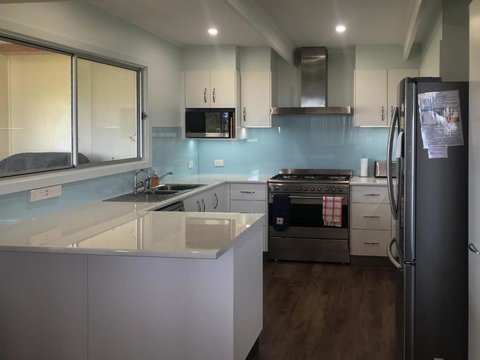 Longbeach House - Newcastle Accommodation 5