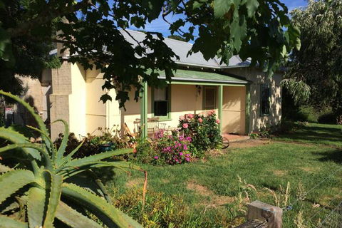 Tarndwarncoort Farmers Cottage - New Castle Tourism 3