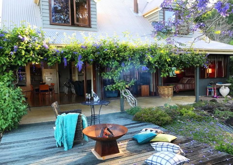 French Cottage & Loft - Newcastle Accommodation 5