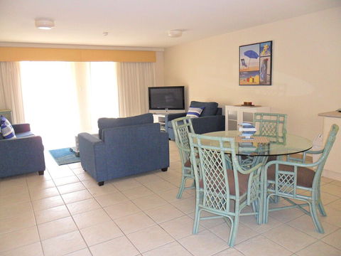 Nelson Bay Breeze Holiday Apartments - New Castle Tourism 6