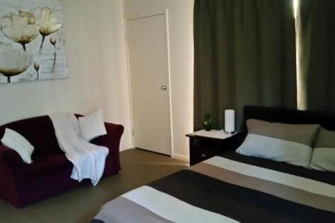 Lawson Retreat - Newcastle Accommodation 2