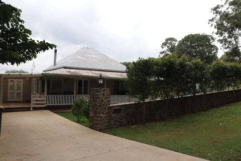 Mapleton Falls Farm House - Newcastle Accommodation 1